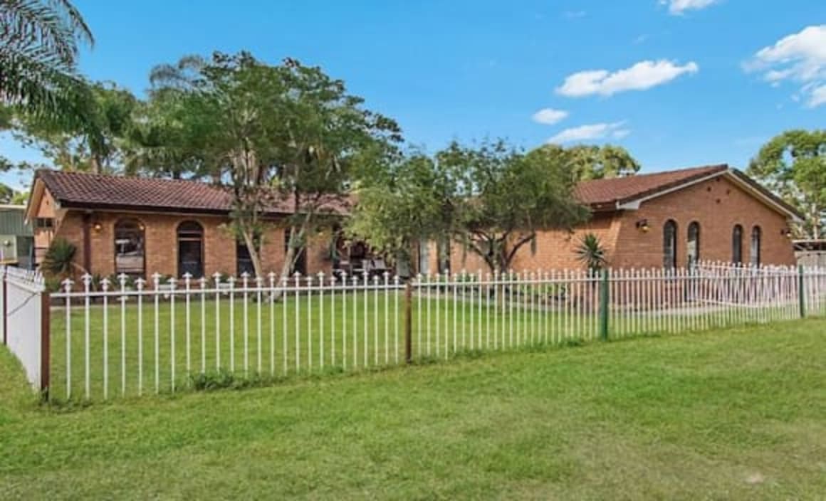 Penrith working chicken farm for sale